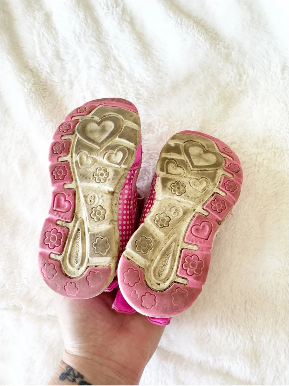 Disney Minnie Mouse pink bow sneakers size 8